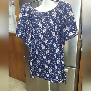 Womans Floral Plus Size Top Shirt from Ryan Wythe Boutique size 1X